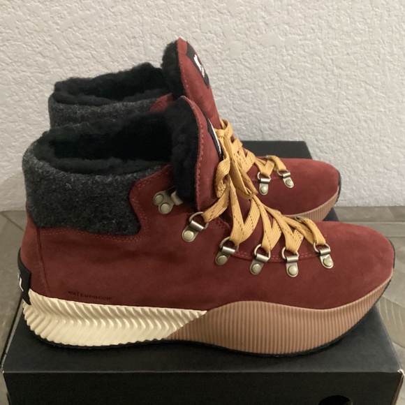 SOREL Out N' About III Conquest Waterproof Boot (Women), size 9.5 - Picture 4 of 8